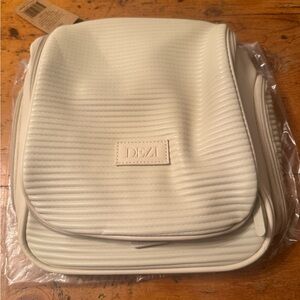 Dezi Skin PACK IT ALL Multi-Purpose
Hanging Travel Bag New